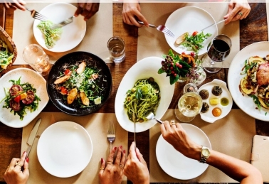 VÌ SAO NHÀ HÀNG NÊN TĂNG NHẬP THỰC PHẨM VÀO DỊP CUỐI NĂM